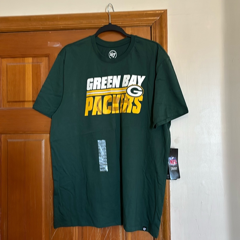 Green Bay packers t shirt.